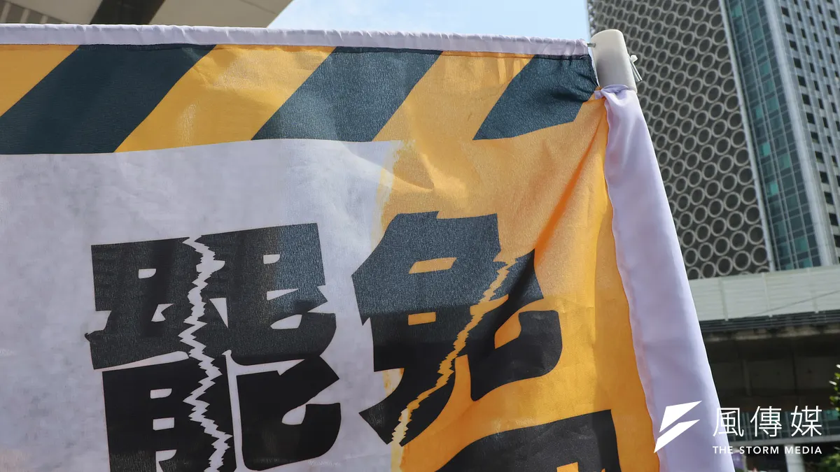 大罷免の第2段階署名、罷免グループが国民党立法委員の罷免案を30議席突破を目指す。(資料写真、柯承惠撮影) 大罷免の第2段階署名、罷免グループが国民党立法委員の罷免案を30議席突破を目指す。(資料写真、柯承惠撮影)