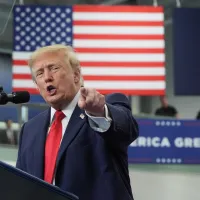 アラスカ州で開催された共和党の選挙集会で演説するドナルド・トランプ米大統領。(AP通信) アラスカ州で開催された共和党の選挙集会で演説するドナルド・トランプ米大統領。(AP通信)