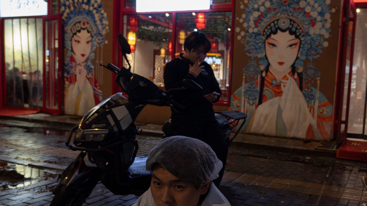 「炫耀性消費」已成過去,中國年輕人狂粉「生存性節儉」!網紅教你「7塊人民幣吃2餐」爆紅,「自願性貧窮」已成另類風潮