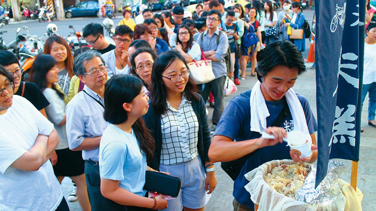 25歲的老靈魂,騎著阿公的武車、賣著外婆的麻油米糕(圖/天下雜誌提供) 25歲的老靈魂,騎著阿公的武車、賣著外婆的麻油米糕(圖/天下雜誌提供)