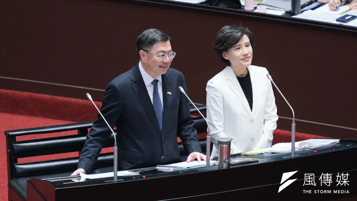 媒體人吳子嘉爆料副院長鄭麗君(右)在美談判大多數時間是在酒店視訊。(資料照,劉偉宏攝)