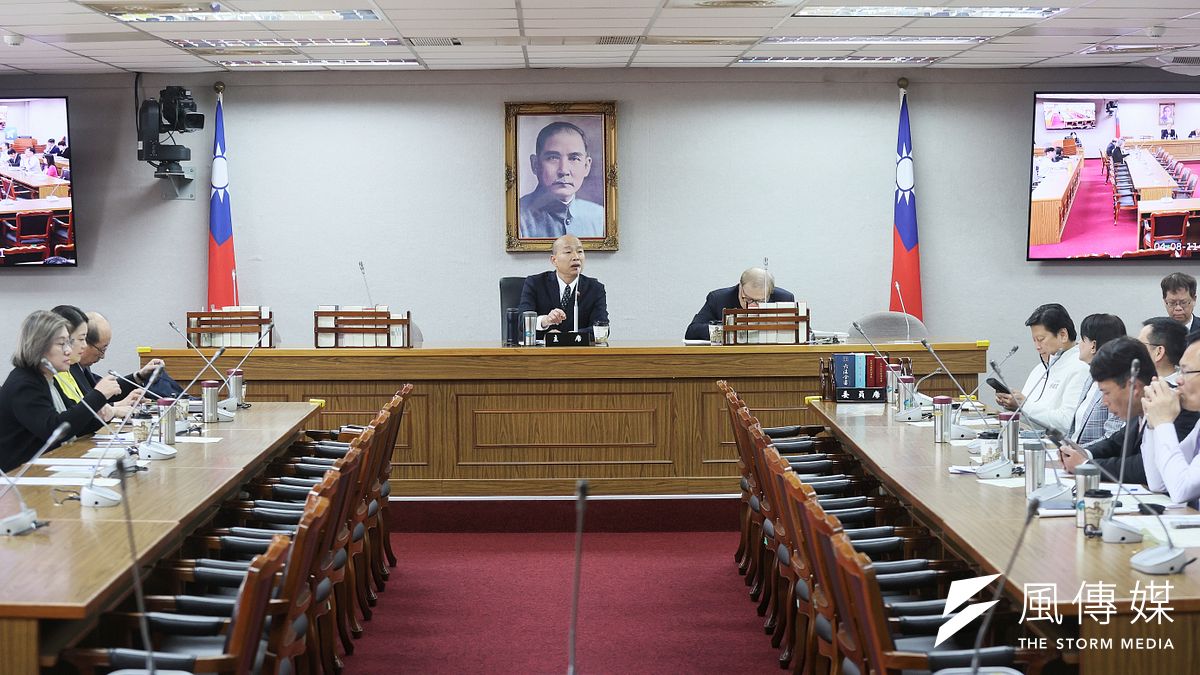 朝野對立杯葛頻傳,加上大罷免潮,立委待在立法院時間大幅減少。圖為韓國瑜日前主持朝野協商。(資料照,柯承惠攝) 朝野對立杯葛頻傳,加上大罷免潮,立委待在立法院時間大幅減少。圖為韓國瑜日前主持朝野協商。(資料照,柯承惠攝)