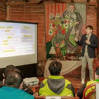 桃園觀旅局長周柏吟向業者說明輔導亮點,積極協助業者合法化。(圖/桃園市政府觀旅局提供) 桃園觀旅局長周柏吟向業者說明輔導亮點,積極協助業者合法化。(圖/桃園市政府觀旅局提供)