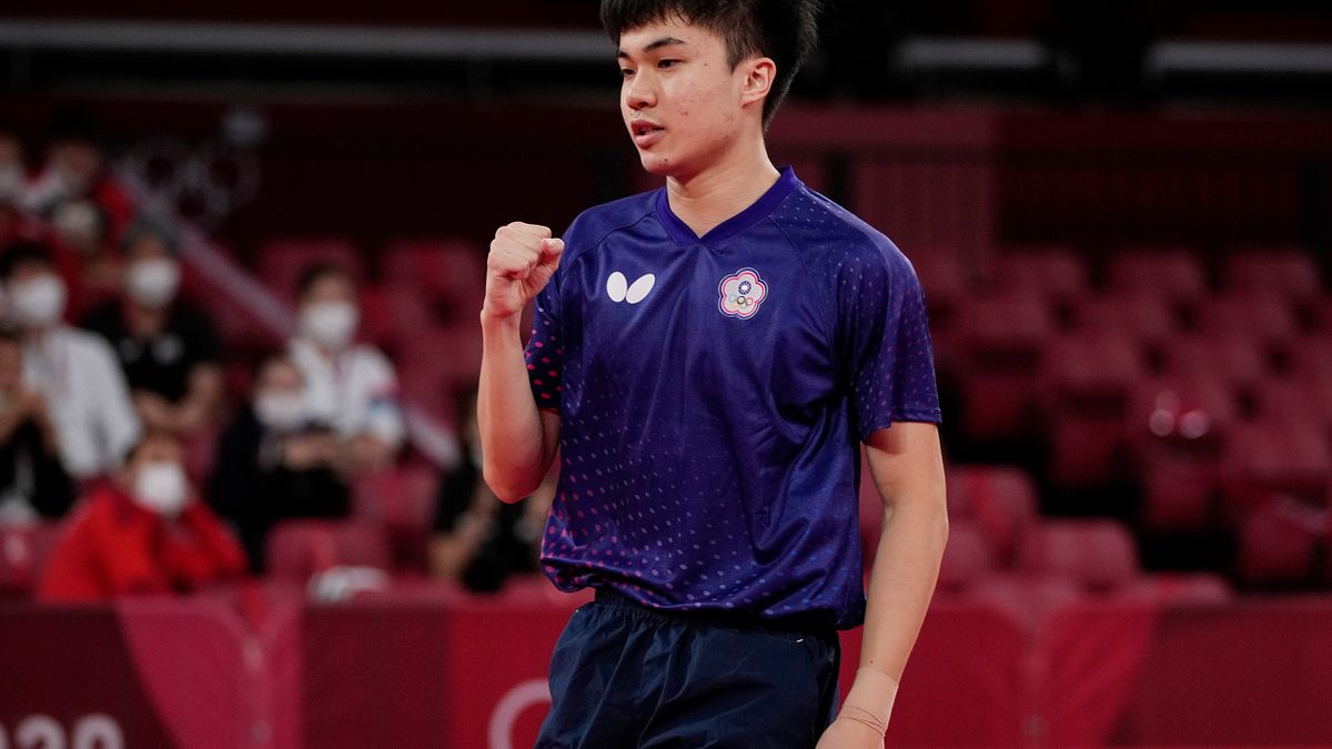 台灣桌球好手林昀儒於昨(29)日下午在東京奧運桌球男子單打四強戰遇上中國頭號種子樊振東,雙方激戰七局,林昀儒展現高度抗壓性,多次在落後時急起直追,可惜終場仍以3比4惜敗。(圖/AP) 台灣桌球好手林昀儒於昨(29)日下午在東京奧運桌球男子單打四強戰遇上中國頭號種子樊振東,雙方激戰七局,林昀儒展現高度抗壓性,多次在落後時急起直追,可惜終場仍以3比4惜敗。(圖/AP)