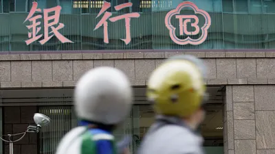 上戰場總不能沒有訓練過的兵、能用的武器、可靠的支援和有經驗的軍官吧?要打亞洲盃,第一步就必須從政府的改造和金融機構的重建開始。(美聯社)