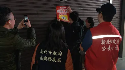 新北市公安小組強力稽查,展現市府公權力。(圖/新北市政府城鄉發展局)