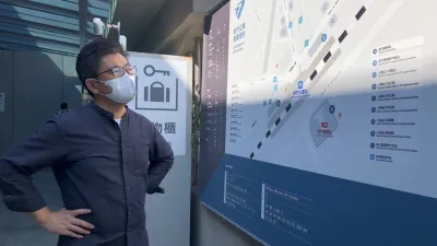 行政院政務顧問鄭宏輝指出,光是要從新竹火車站搭乘公車,其實就隱藏了公車站點分散、缺乏整合停靠點的問題,不要說是初次來新竹的外地旅客,可能連新竹人也不知道怎麼搭、去哪裡搭公車。(圖/行政院政務顧問鄭宏輝辦公室提供)