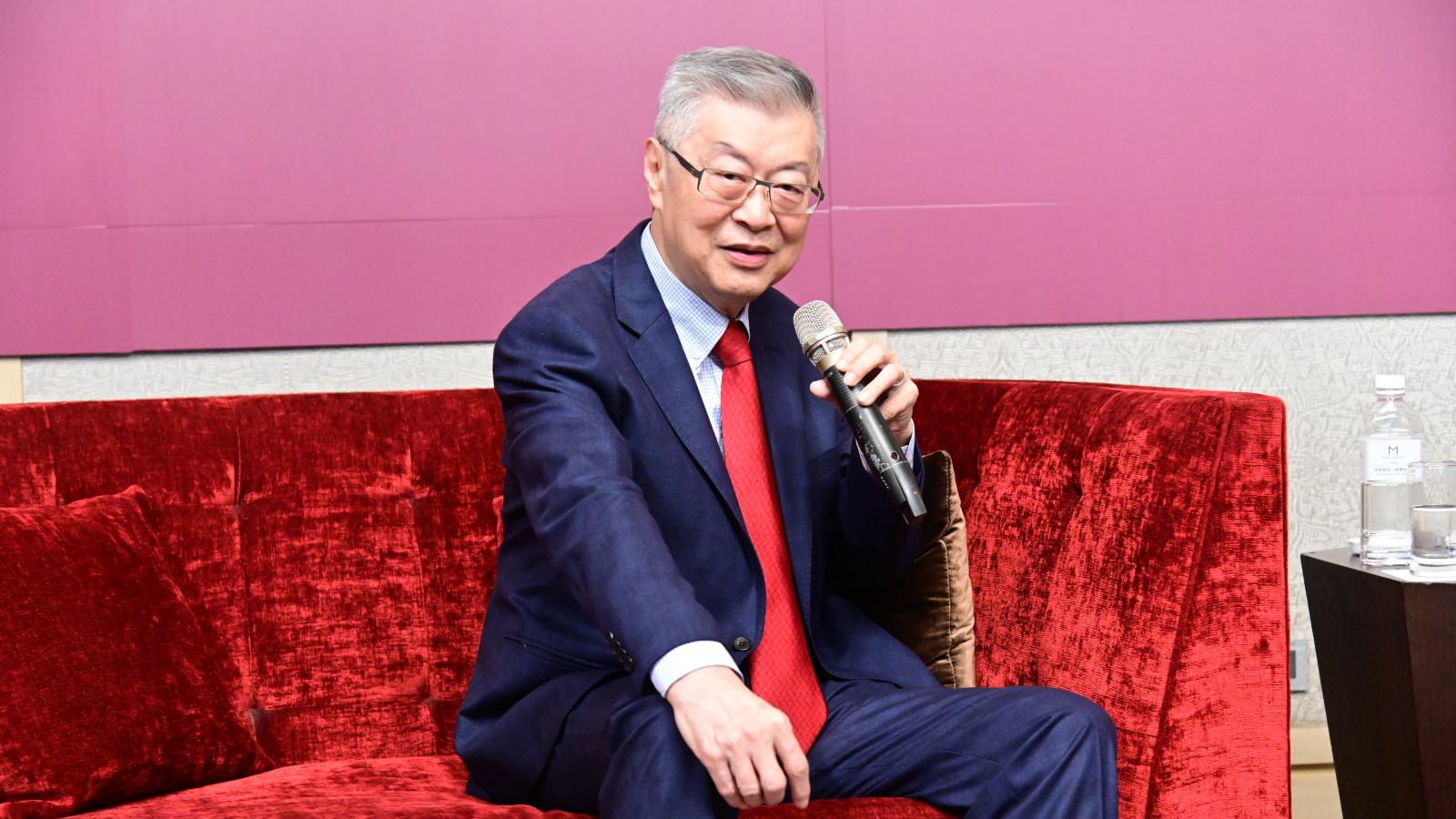 伊朗遭經濟制裁只是前菜?陳冲預告美國可能祭金融戰