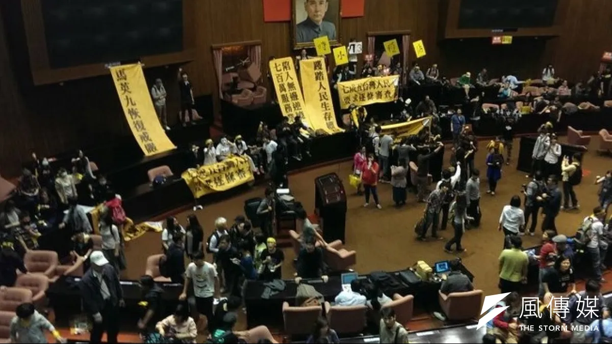 反服貿的大學生佔領立法院議場,並當場發表演說(吳逸驊攝)