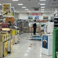 熊本県でマグニチュード(M)7.1の強い地震が発生したことを受け、台湾の頼清徳総統や外交部がお見舞いの意を表した。写真は地震の揺れで商品が散乱した現地のスーパー。(中央社) 熊本県でマグニチュード(M)7.1の強い地震が発生したことを受け、台湾の頼清徳総統や外交部がお見舞いの意を表した。写真は地震の揺れで商品が散乱した現地のスーパー。(中央社)