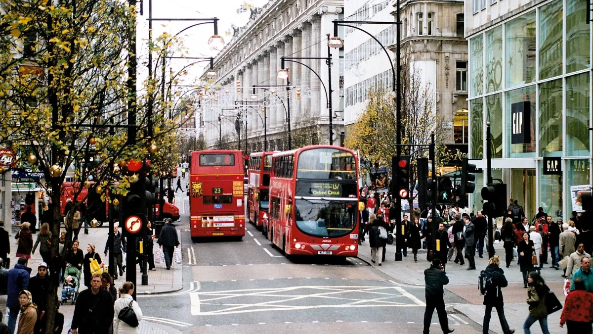 倫敦市中心的牛津街(Oxford Street)(維基百科)
