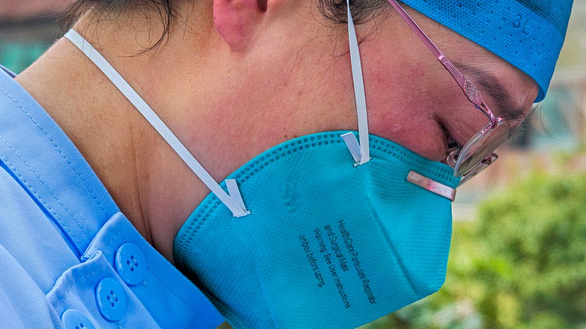 中國武漢肺炎(新冠肺炎)疫情持續延燒,第一線醫師與家人通話後心情沉重(AP) 中國武漢肺炎(新冠肺炎)疫情持續延燒,第一線醫師與家人通話後心情沉重(AP)