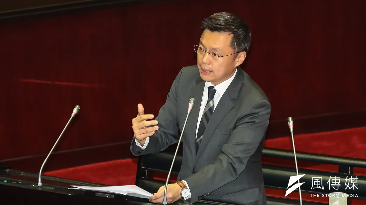 立法委員趙天麟17日質詢時表示,過去一度被網友懷疑是324行政院流血驅離時打人的員警涂欣安,控告了百餘位網友,造成民眾壓力。(資料照,顏麟宇攝)