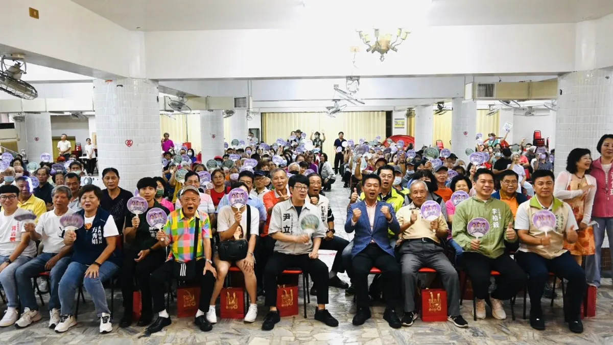 立委許智傑前往左營舉辦市民見面會,立委李柏毅、市議員黃文志、左營區里長聯誼會主席黃慶德站台力挺,及有意爭取左楠議員席次的黃偵琳、尹立、郭原甫、薛兆基等參選人到場。(圖/許智傑服務處提供) 立委許智傑前往左營舉辦市民見面會,立委李柏毅、市議員黃文志、左營區里長聯誼會主席黃慶德站台力挺,及有意爭取左楠議員席次的黃偵琳、尹立、郭原甫、薛兆基等參選人到場。(圖/許智傑服務處提供)