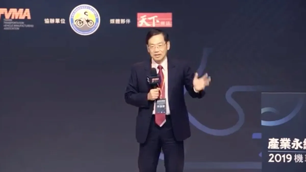 光陽CEO柯俊斌在2019機車產業高峰會上表示,競爭激烈的世界舞台上,台灣機車有著豐厚的產業基礎及高競爭力,真正的台灣隊要賺全世界的錢,應該要立足台灣、勇敢走出去。 (圖/光陽機車)