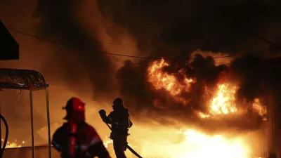 韓國東南部近期爆發嚴重山林野火,自3月21日從慶尚南道山清郡開始燃燒,隨後迅速蔓延至慶尚北道義城郡、安東、青松、英陽與盈德等地。(美聯社)