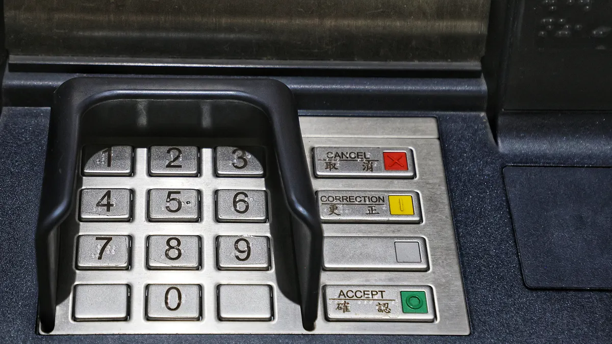 普發現金1萬元已開放ATM領取。(資料照,柯承惠攝) 普發現金1萬元已開放ATM領取。(資料照,柯承惠攝)