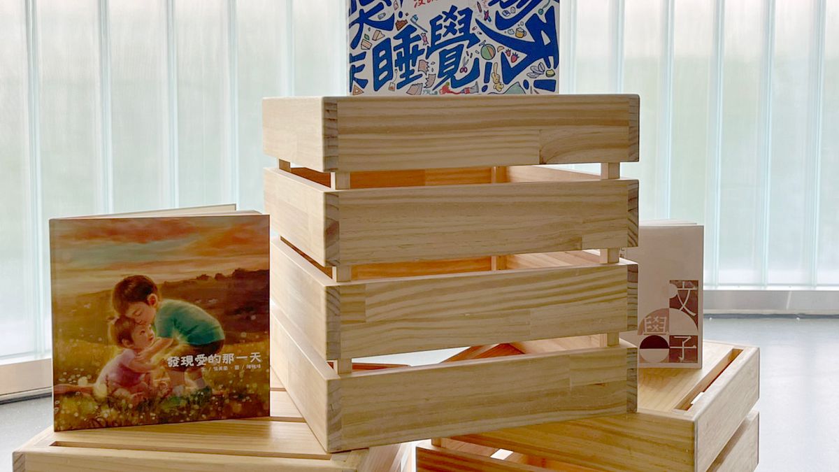 「第13屆新北市文學獎」徵件即日起至112年7月15日止,文學獎得獎作品將集結出版(圖為第12屆得獎作品)。(圖/新北市政府文化局) 「第13屆新北市文學獎」徵件即日起至112年7月15日止,文學獎得獎作品將集結出版(圖為第12屆得獎作品)。(圖/新北市政府文化局)