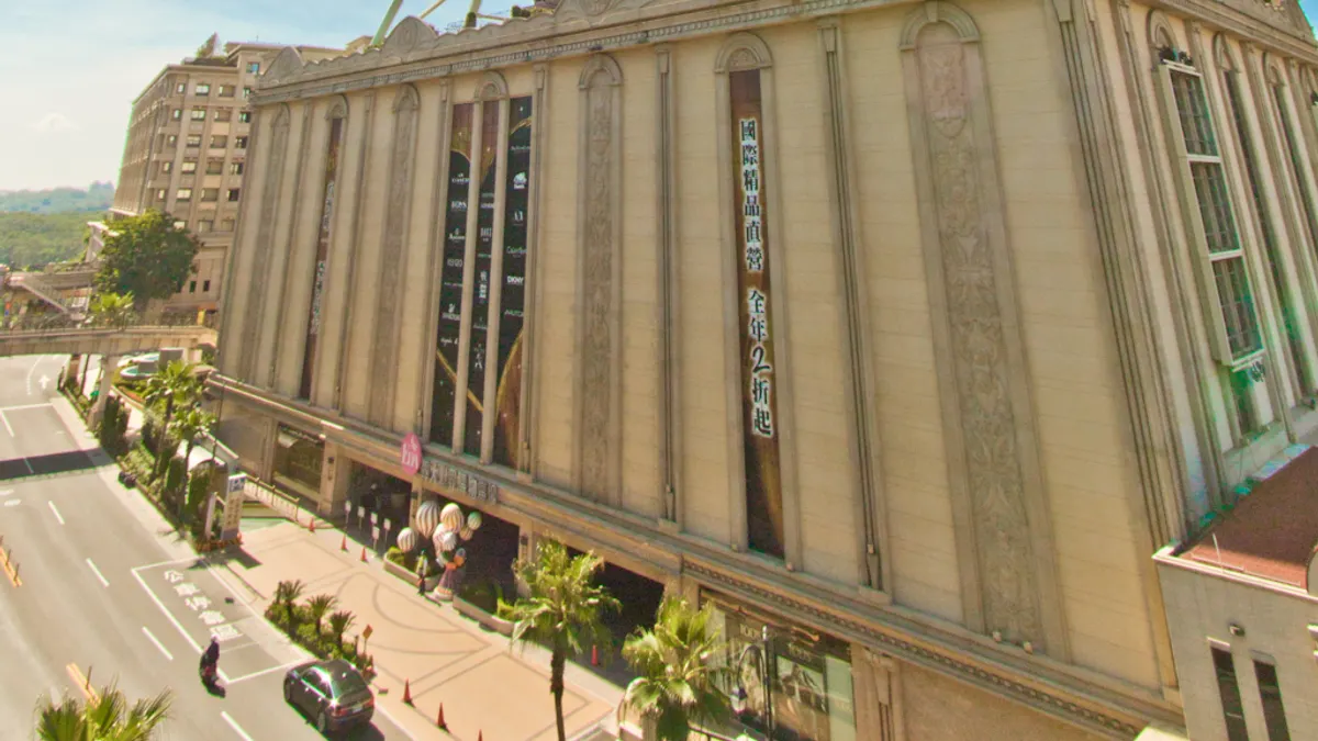 針對義大開發案申請國賠,前高雄縣長楊秋興昨(23)日於臉書爆料最高法院以判義大勝訴,建議韓國瑜假扣押前高雄市長陳菊等人。圖為義大世界購物廣場。(資料照,取自維基百科) 針對義大開發案申請國賠,前高雄縣長楊秋興昨(23)日於臉書爆料最高法院以判義大勝訴,建議韓國瑜假扣押前高雄市長陳菊等人。圖為義大世界購物廣場。(資料照,取自維基百科)