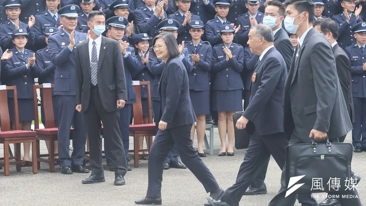 總統蔡英文21日出席「112年三軍六校院聯合畢業典禮」。(柯承惠攝)