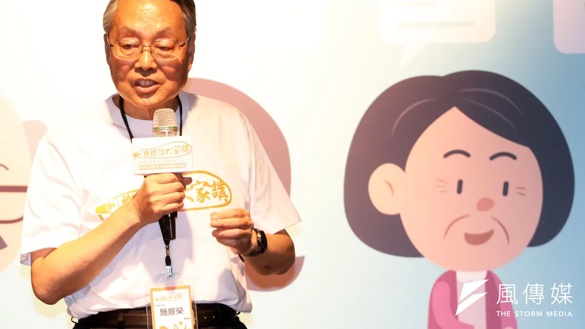 智榮基金會董事長施振榮與16家贊助企業團體合作,設計1份針對50歲以上長輩的「樂樂活大家講」問卷,希望透過問卷調查出長輩對老年生活的想望、需求與痛點。(蘇仲泓攝)
