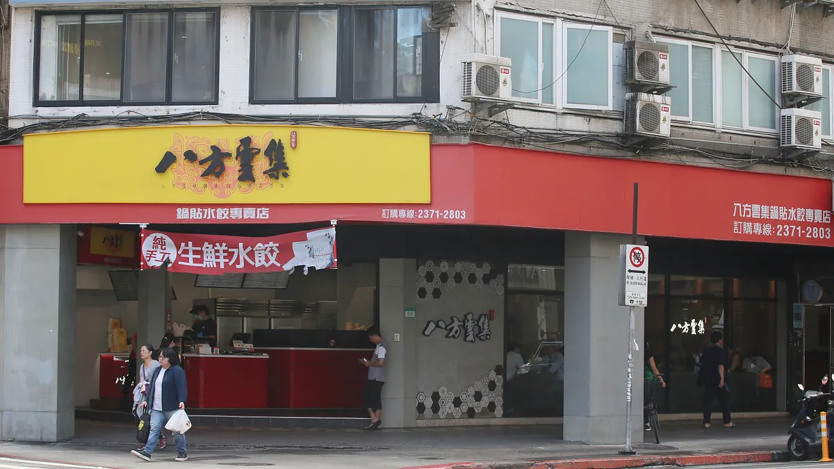 台灣不只是「美食之島」,更是把味蕾變成國際語言的高手!從街頭飄香的火鍋、麻辣鍋,到餐館裡令人垂涎的小籠包與牛排,這些熟悉的台灣味早已跨出台灣,在亞洲主要城市掀起一股「台味旋風」。(資料照╱柯承惠攝) 台灣不只是「美食之島」,更是把味蕾變成國際語言的高手!從街頭飄香的火鍋、麻辣鍋,到餐館裡令人垂涎的小籠包與牛排,這些熟悉的台灣味早已跨出台灣,在亞洲主要城市掀起一股「台味旋風」。(資料照╱柯承惠攝)