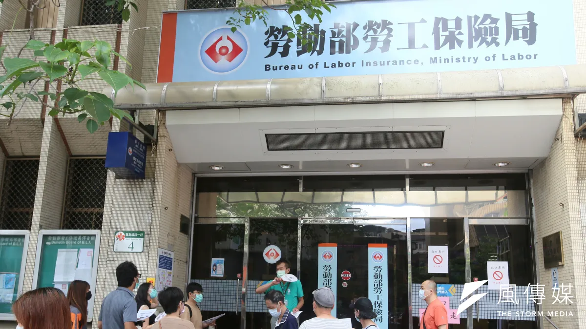 勞退自提6%能為退休生活多攢一筆預備金,但每個月實領薪資跟著變少,往往讓不少上班族、小資族猶豫不決。(資料照,柯承惠攝)