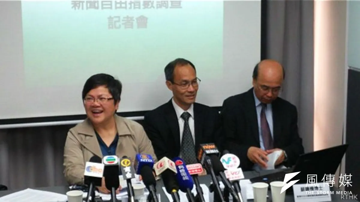 記協敦促港府盡快立法,保障市民獲取公開資訊的權利,並希望梁振英兌現競選承諾,制定資訊自由法,保障新聞自由。