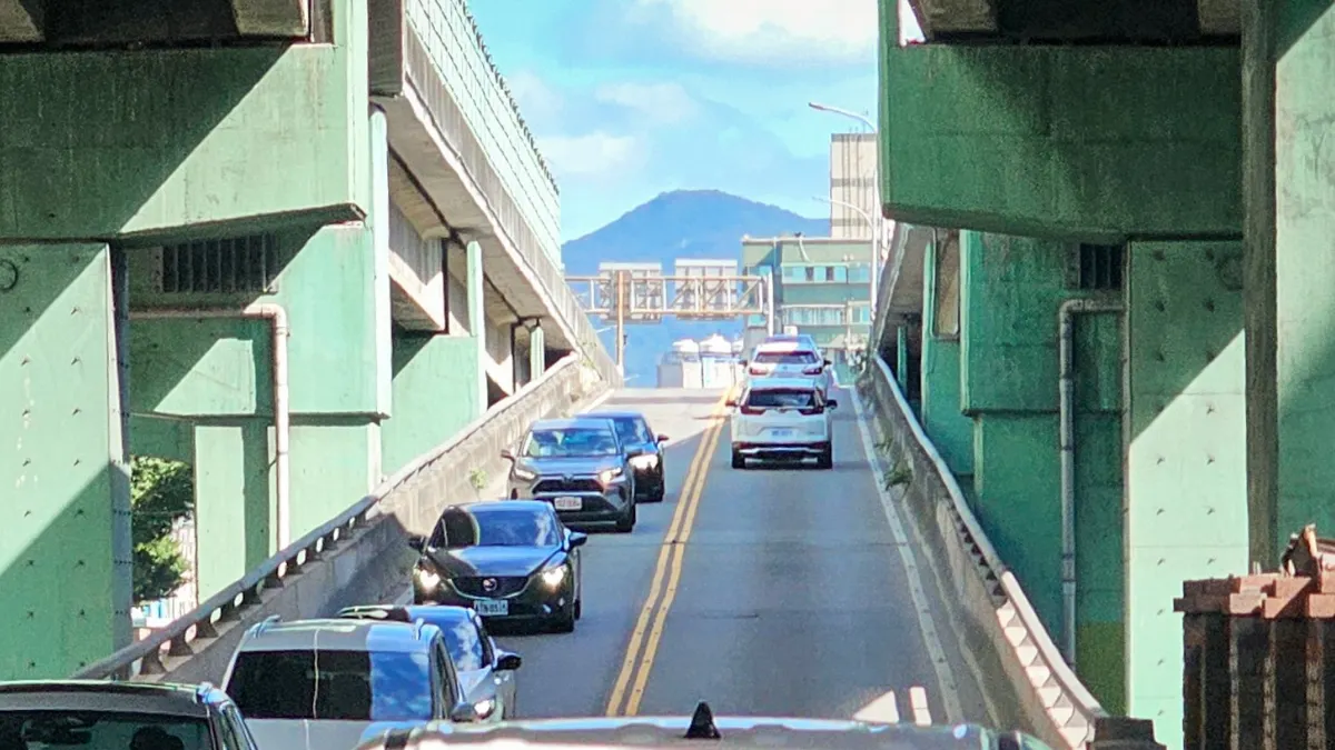 新的《道路交通管理處罰條例》修正案已三讀通過,針對無照駕駛的罰鍰金額與處罰方式皆大幅提高。(資料照/洪煜勛攝) 新的《道路交通管理處罰條例》修正案已三讀通過,針對無照駕駛的罰鍰金額與處罰方式皆大幅提高。(資料照/洪煜勛攝)