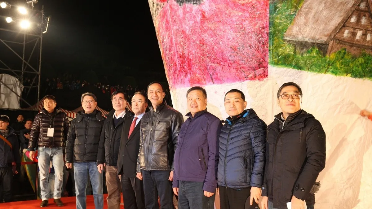 平溪天燈節登場 20呎台日美景主燈升空