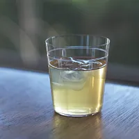 茅乃舎では、夏の水分補給にぴったりな新しい取り組みとして、店内に初めて「冷たい飲むだし」の給水スポットを設置。(写真/茅乃舎提供)茅乃舎 茅乃舎では、夏の水分補給にぴったりな新しい取り組みとして、店内に初めて「冷たい飲むだし」の給水スポットを設置。(写真/茅乃舎提供)茅乃舎