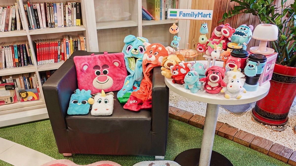 皮克斯毛朋友最萌角色現蹤「全家」溫暖生活節,毛怪、熊抱哥等5組毛茸茸角色齊聚在全家!(圖/全家便利商店提供) 皮克斯毛朋友最萌角色現蹤「全家」溫暖生活節,毛怪、熊抱哥等5組毛茸茸角色齊聚在全家!(圖/全家便利商店提供)