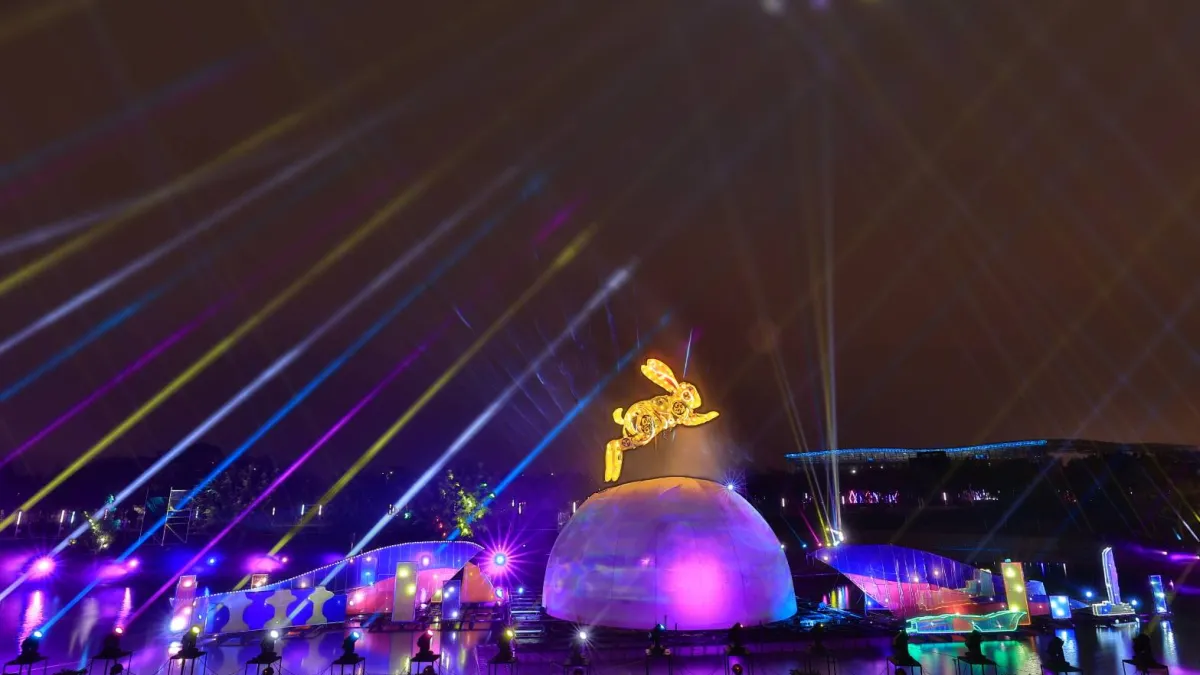 2023中台灣元宵燈會「幸福台中」2月4日在中央公園登場-主燈「幸福臺中、happy兔」。(圖/台中市政府)