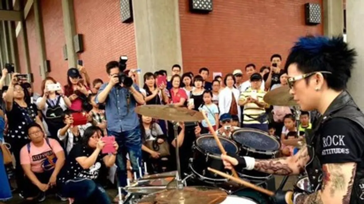 街頭藝人的合格率大約18%左右,也就是每5到6人報考僅1人可以過關。(取自潘美辰微博)