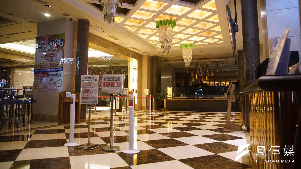 指揮中心於今(27)日宣布,KTV將於10/5有條件開放,注意全程配戴口罩,藝文活動、體育賽事也同步放寬條件。(資料照/盧逸峰攝) 指揮中心於今(27)日宣布,KTV將於10/5有條件開放,注意全程配戴口罩,藝文活動、體育賽事也同步放寬條件。(資料照/盧逸峰攝)