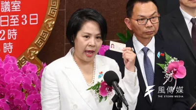 民眾黨新科立委李貞秀3日宣誓就職立法委員,引爆陸配參政權的爭議。(顏麟宇攝)