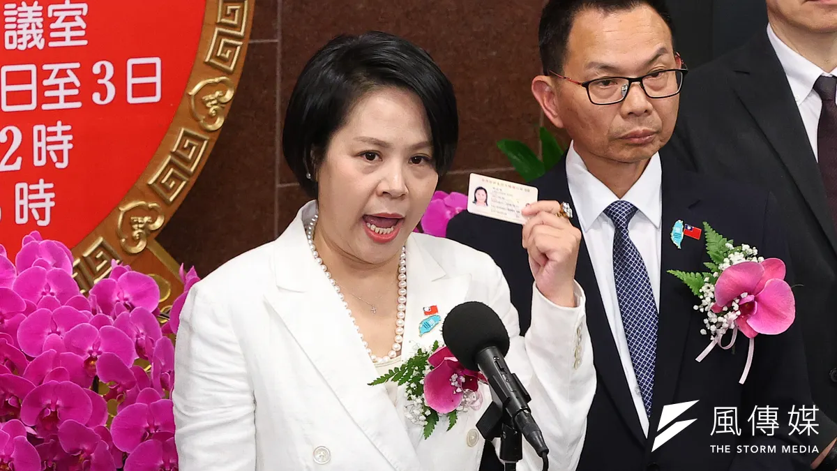 民眾黨新科立委李貞秀3日宣誓就職立法委員,引爆陸配參政權的爭議。(顏麟宇攝)