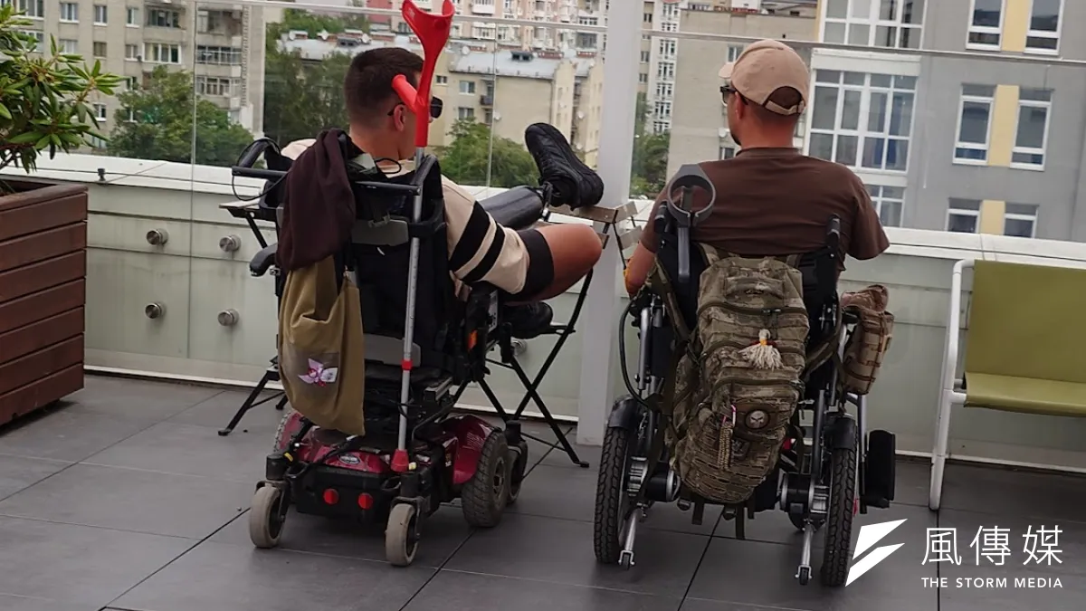 UNBROKEN計劃的醫院隨處可見斷肢的患者,正在醫院中復健中。(馮建棨攝)