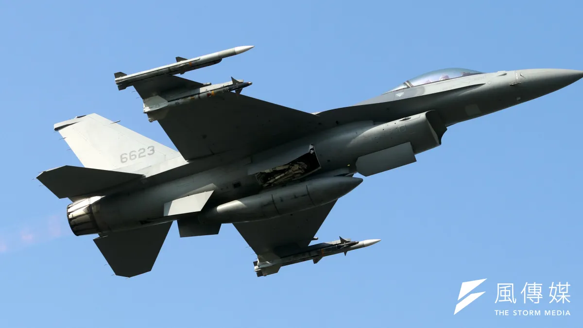 一架自空軍花蓮基地起飛的F-16戰機,起飛12分鐘光點自雷達消失,目前正在搜救中。示意圖,與新聞個案無關。(資料照,蘇仲泓攝)