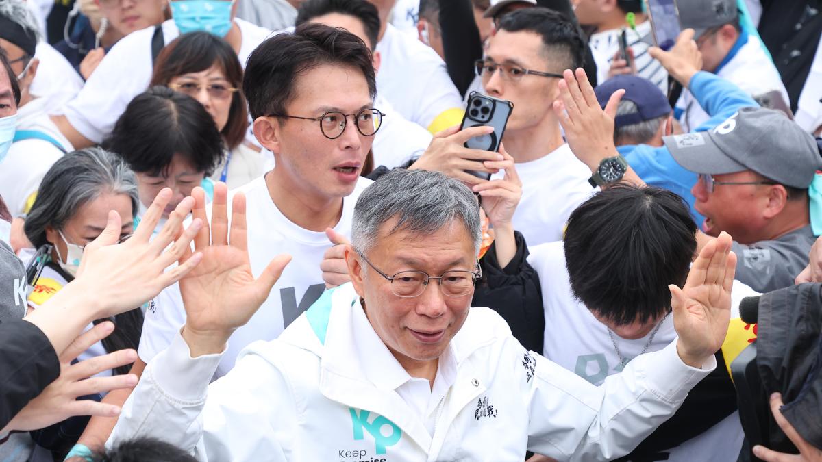黃國昌為「退黨參選風暴」道歉 柯文哲暖回:換我做也不會更好