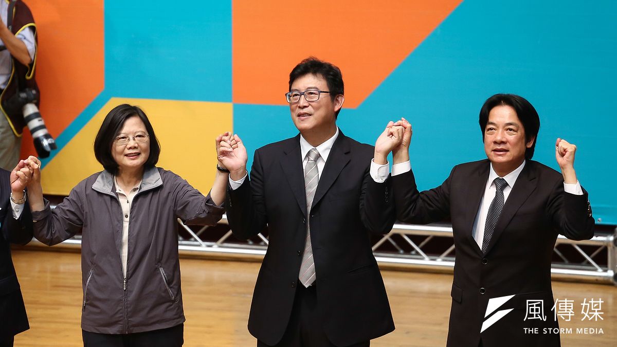 民進黨現在卯足全力替姚文智助選,但是一則民進黨中央執政不利,失去民心,二則民進黨代言的「產品」恐怕不夠優秀,除非姚文智在未來三個月能獨立展現出他的深度和睿智。(資料照,陳品佑攝) 民進黨現在卯足全力替姚文智助選,但是一則民進黨中央執政不利,失去民心,二則民進黨代言的「產品」恐怕不夠優秀,除非姚文智在未來三個月能獨立展現出他的深度和睿智。(資料照,陳品佑攝)