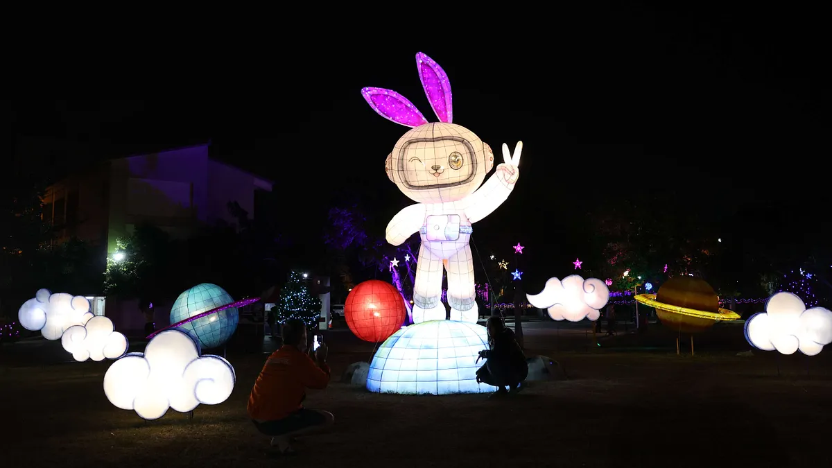 虎尾鎮舉辦「2023虎尾燈會─浩瀚星雲」元宵晚會活動。(圖/雲林縣政府新聞處提供)