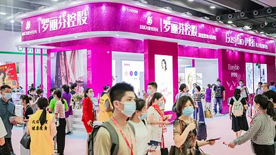 羅麗芬-KY參加2020年中國(廣州)國際美博會,展場匯集專業美容.醫美.養生.大健康等主題展,吸引數十萬專業人士參與。(羅麗芬提供)