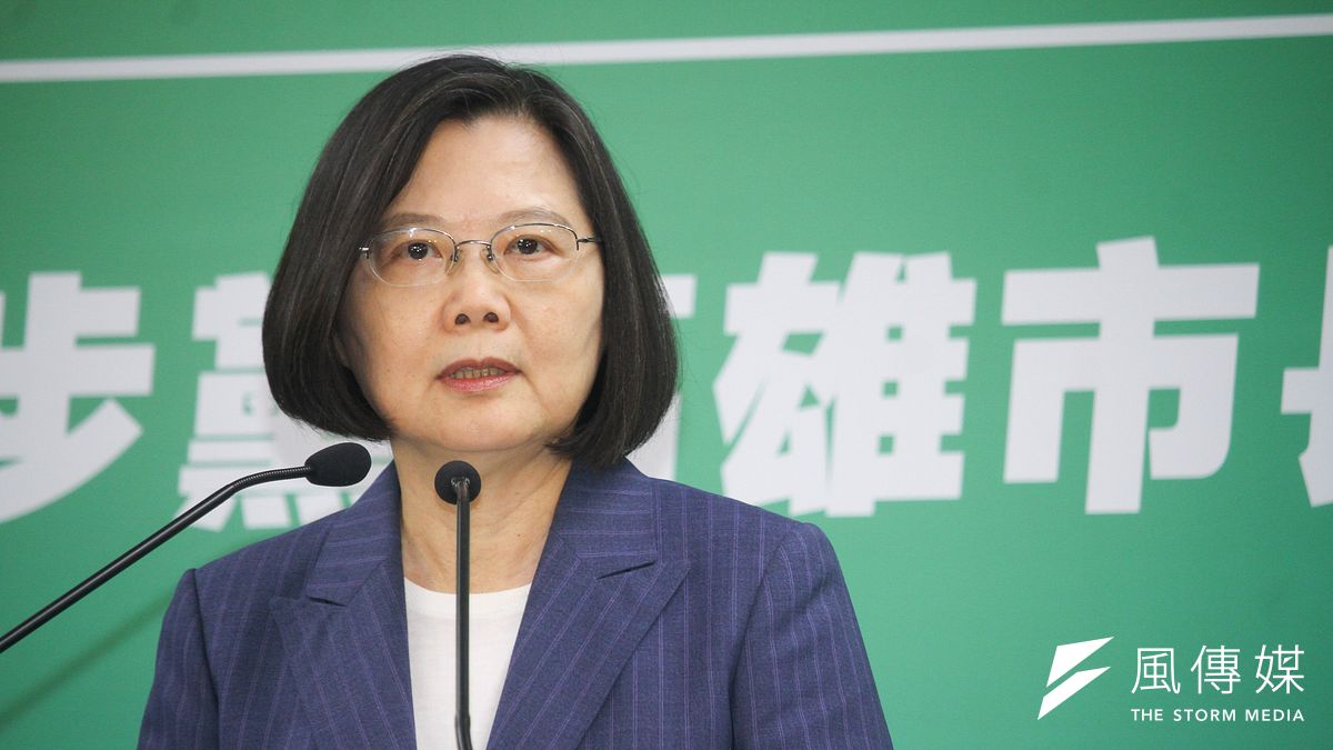 總統蔡英文連任後就職滿月,國家政策研究基金會22日發表民調指出,民眾對國家未來改善經濟的信心打了不及格的5.4分。(資料照,蔡親傑攝) 總統蔡英文連任後就職滿月,國家政策研究基金會22日發表民調指出,民眾對國家未來改善經濟的信心打了不及格的5.4分。(資料照,蔡親傑攝)