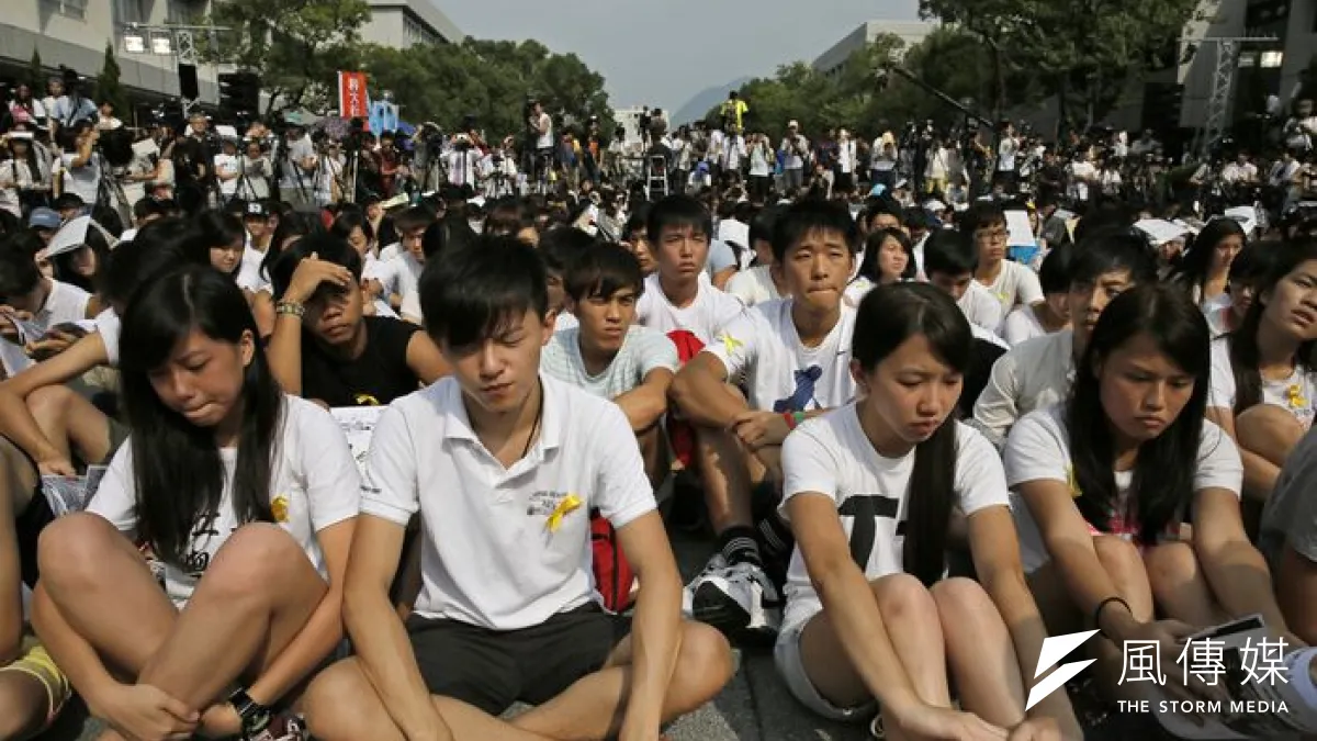 香港大學生22日湧入中文大學,發起罷課活動。(美聯社)