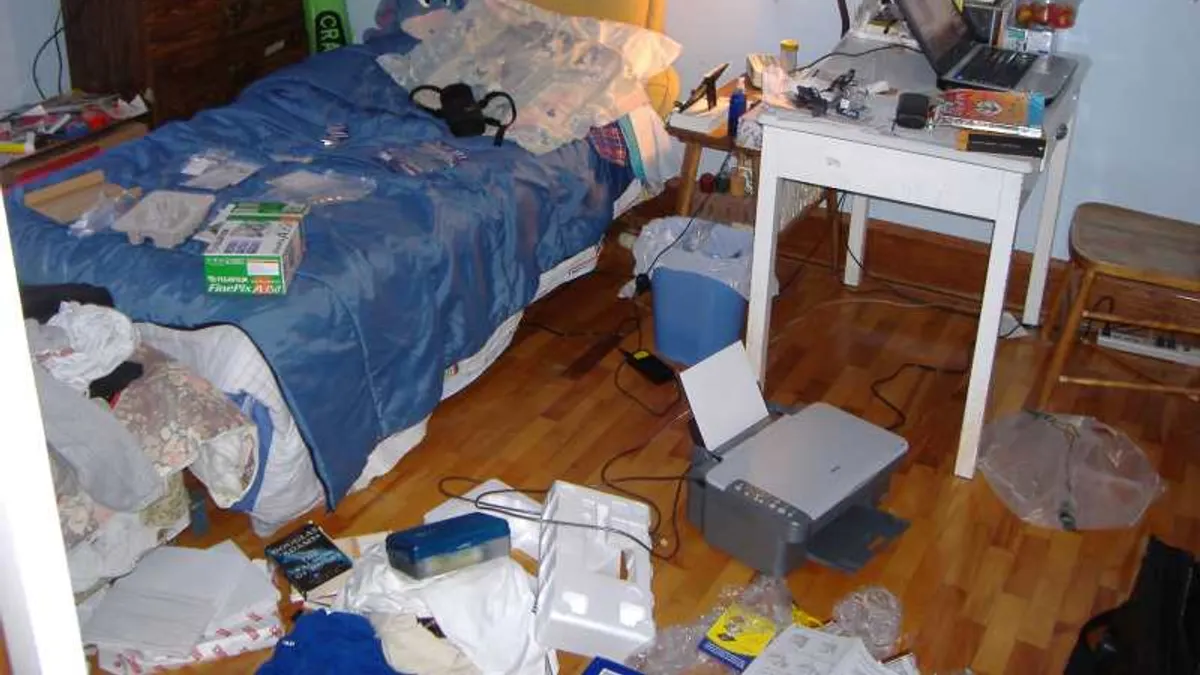 家裡堆放許多物品、舊衣物,有些明明可使用,卻不知該如何處理⋯(圖/Ben Babcock@Flickr) 家裡堆放許多物品、舊衣物,有些明明可使用,卻不知該如何處理⋯(圖/Ben Babcock@Flickr)