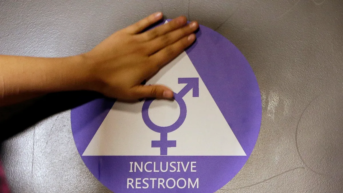 川普政府宣布撤除歐巴馬時期的跨性別友善廁所政策。(美聯社) 川普政府宣布撤除歐巴馬時期的跨性別友善廁所政策。(美聯社)