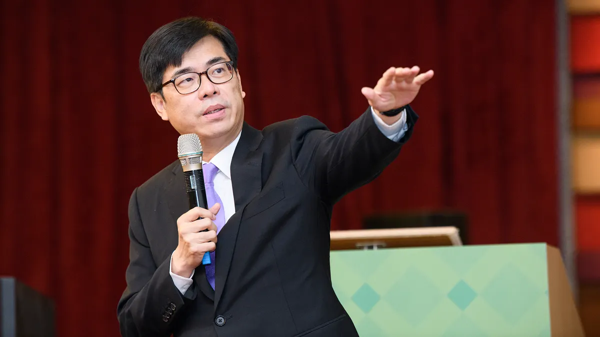 高雄市長陳其邁(見圖)7日北上合體立委林昶佐車掃。(資料照,民進黨提供)