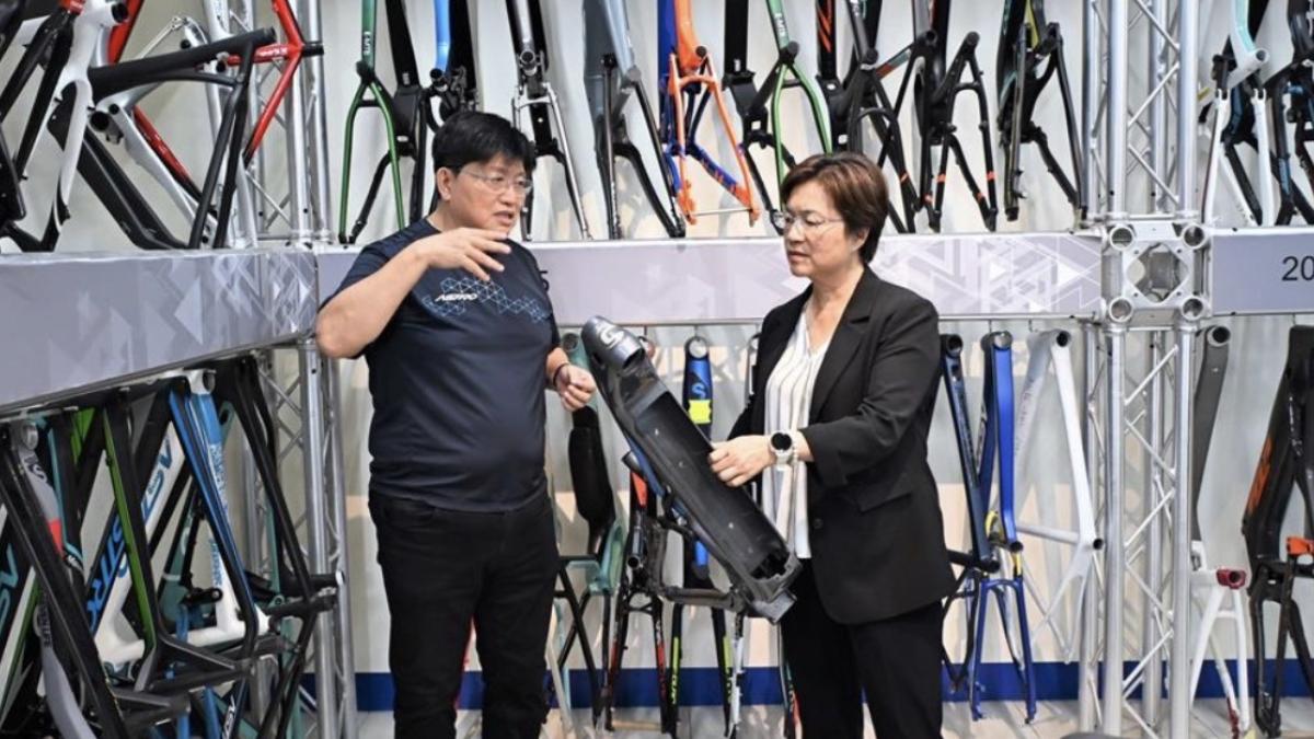 分享成功經驗鼓勵業者加速合法化進程 王惠美訪視特定工廠合法化案例