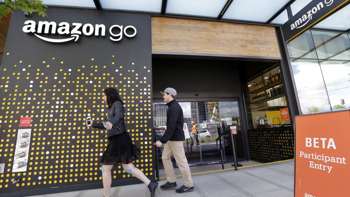 「Amazon Go 所帶來的衝擊,或許可引領整個零售業的智慧化,將人工智慧導入產業供應鏈、價值鏈,成為所謂的智慧零售。」(美聯社)